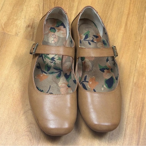 BOC Tan Leather Flats with Strap and Rounded Toe - Picture 1 of 9